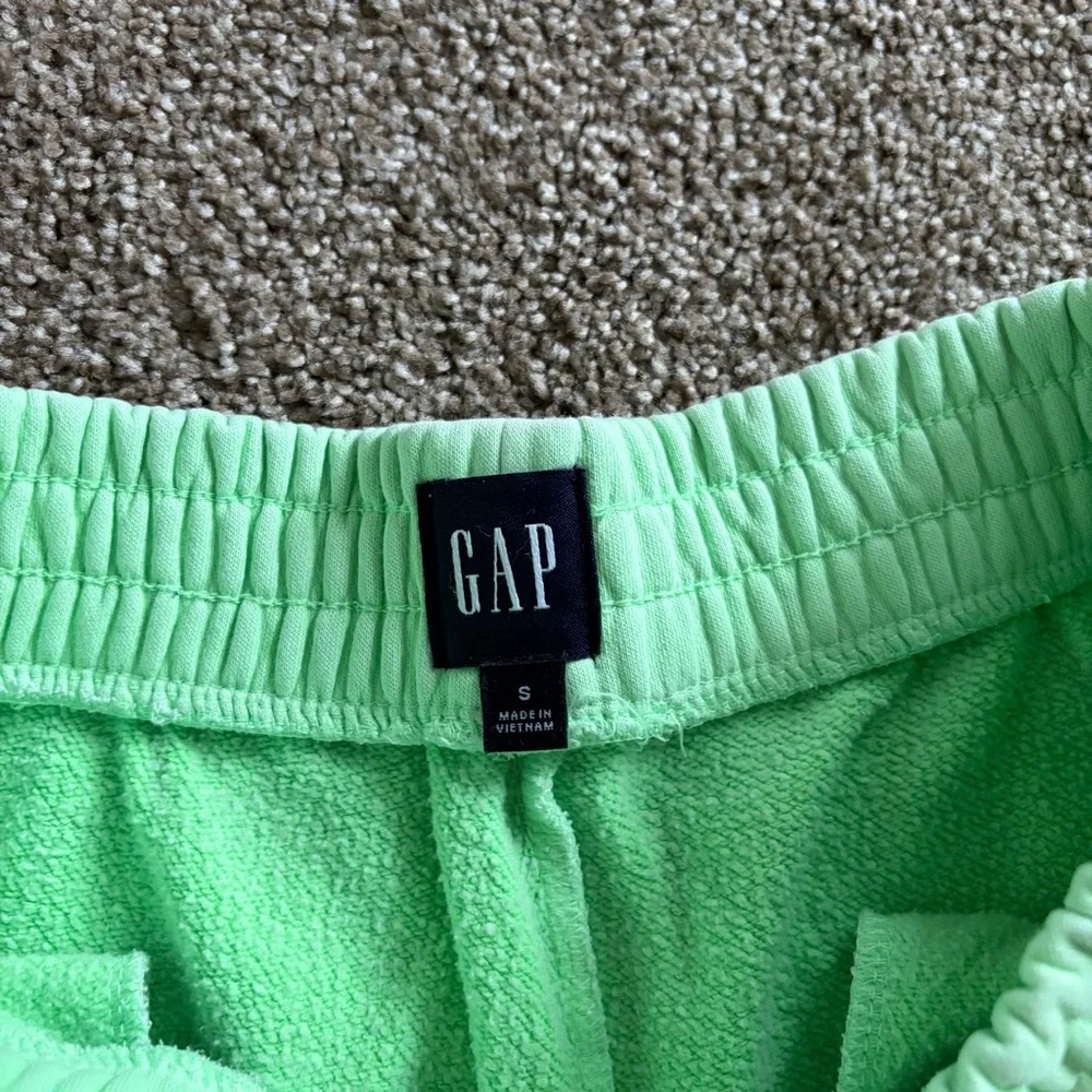 Gap Shorts - Picture 3 of 3